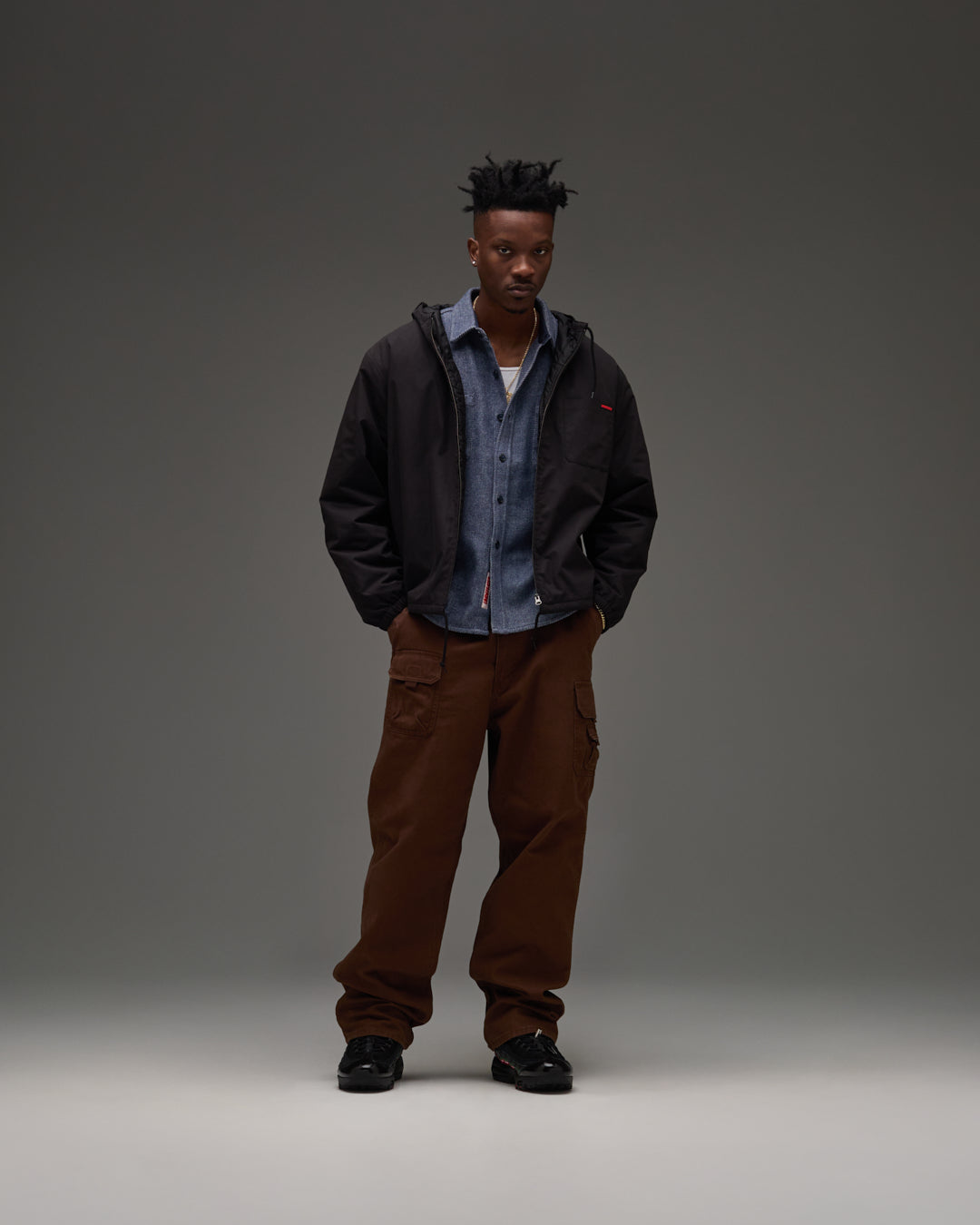 UNDEFEATED HOODED LIGHTWEIGHT WOVEN JACKET - BLACK