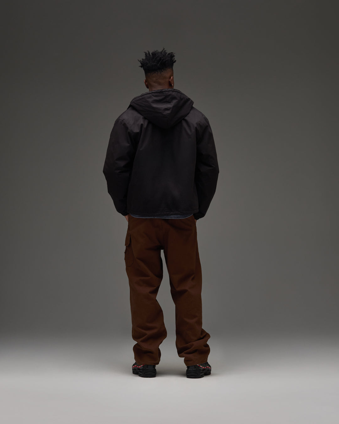 UNDEFEATED HOODED LIGHTWEIGHT WOVEN JACKET - BLACK