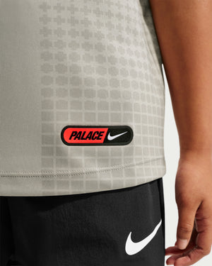 NIKE LITTLE KIDS X PALACE ENG PREMATCH JERSEY - PEWTER GREY