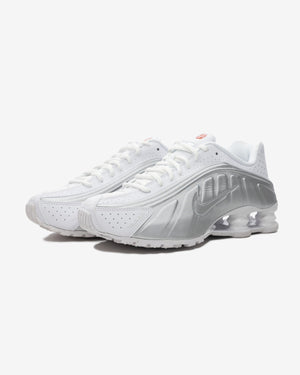 NIKE WOMEN'S SHOX R4 - WHITE/ METALLICSILVER/ MAXORANGE