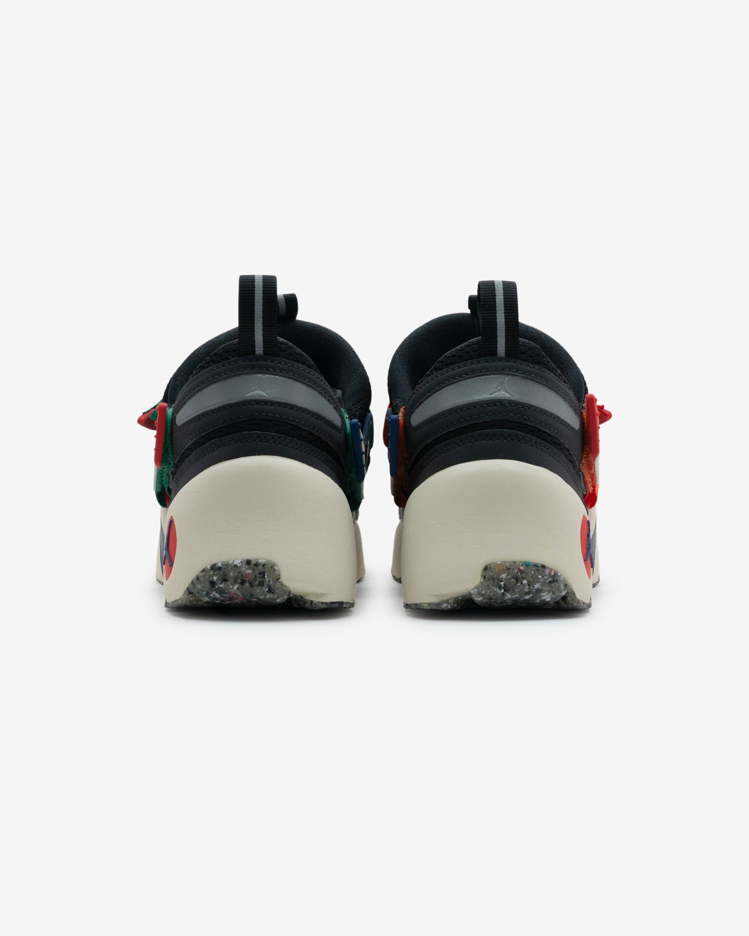 JORDAN WOMEN'S TRUNNER LX - BLACK/ WHITE