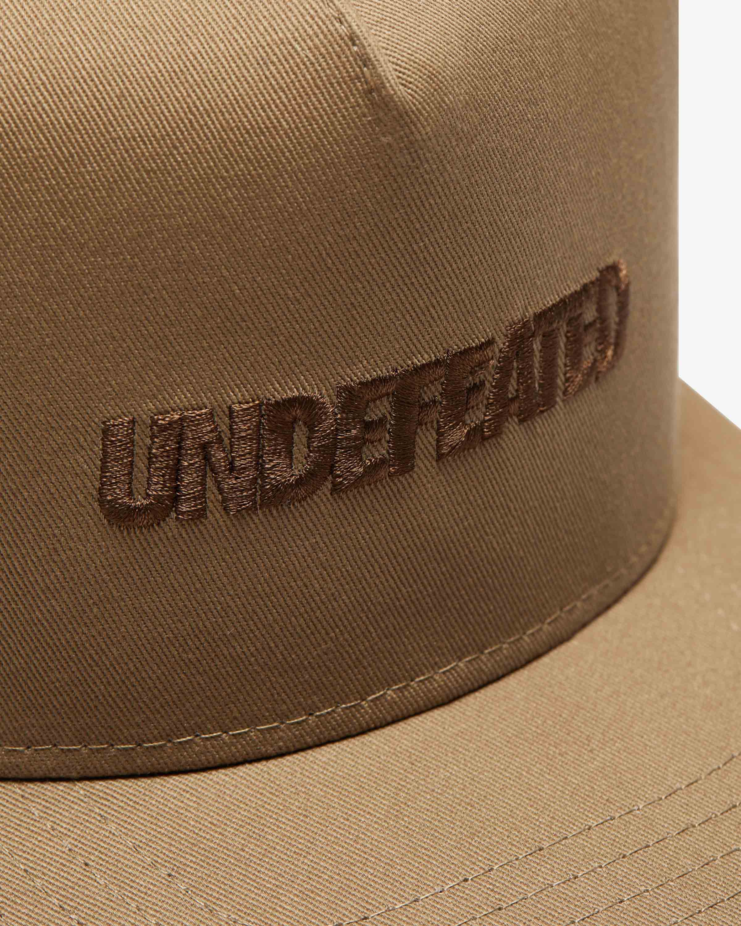 UNDEFEATED LOGO TRUCKER - TAUPE
