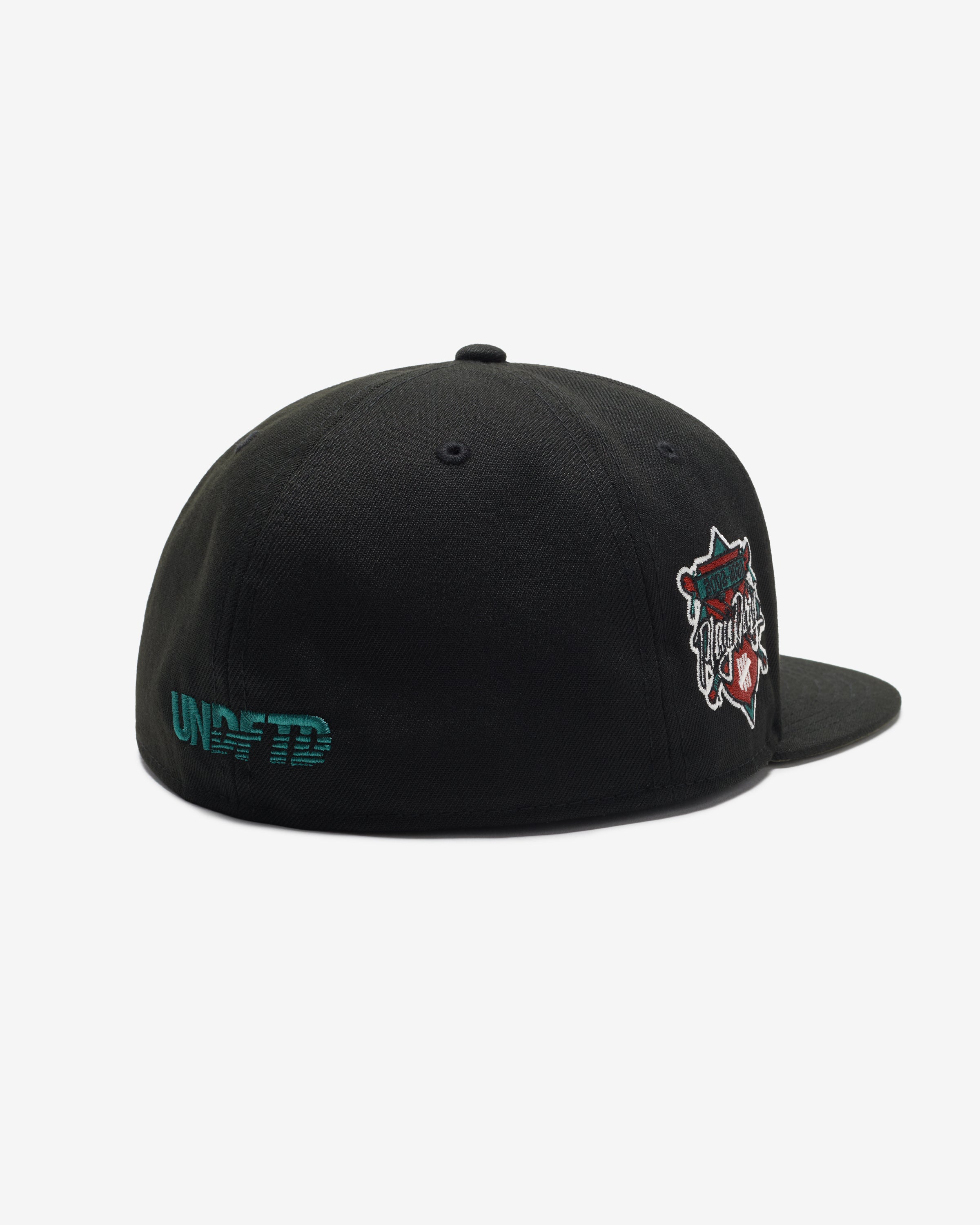 UNDEFEATED X NE ICON CREST FITTED – Undefeated