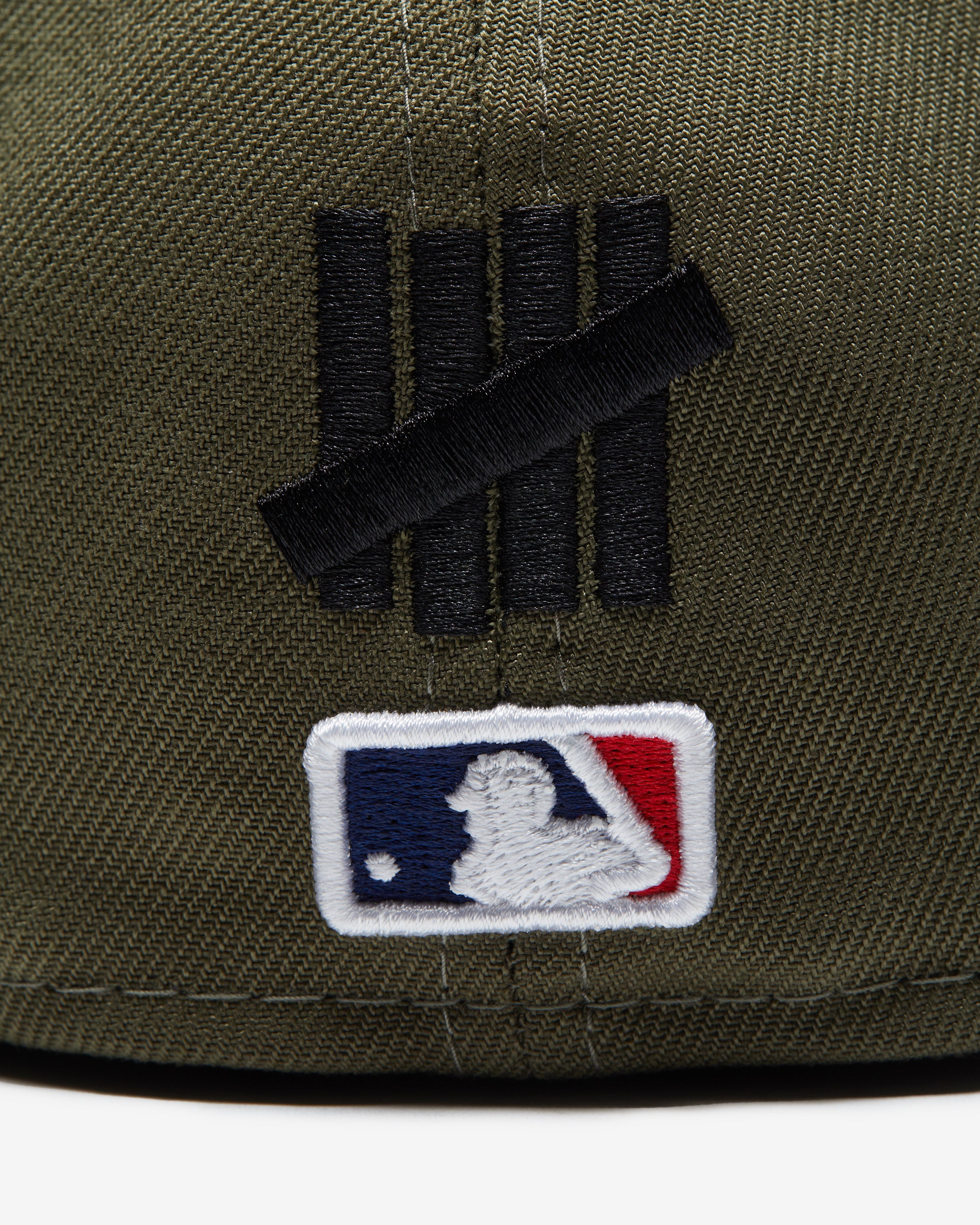 New York Yankees New Era x Undefeated Pullover Hoodie - Olive