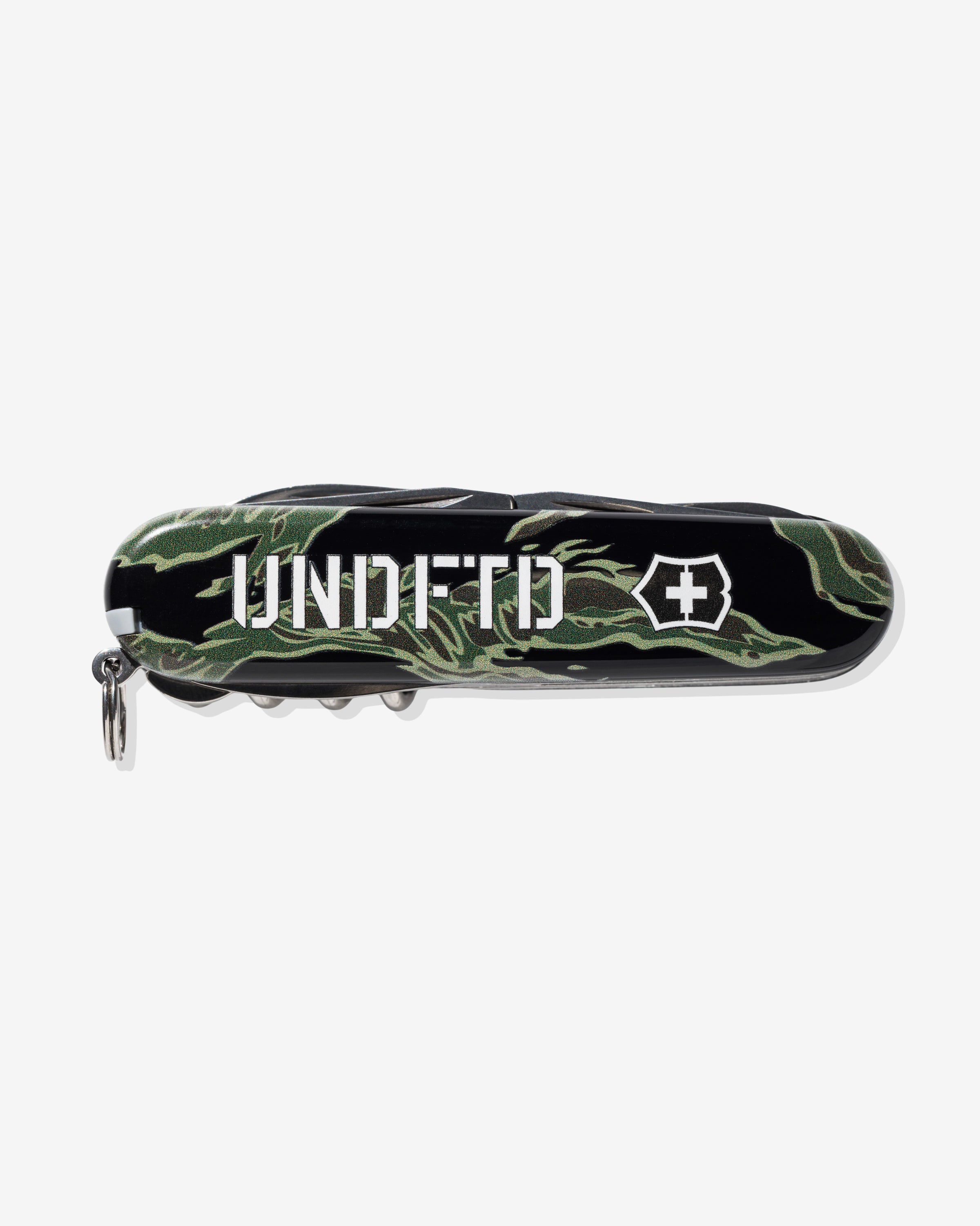 UNDEFEATED X VICTORINOX HUNTSMAN SWISS ARMY KNIFE - CAMO – Undefeated