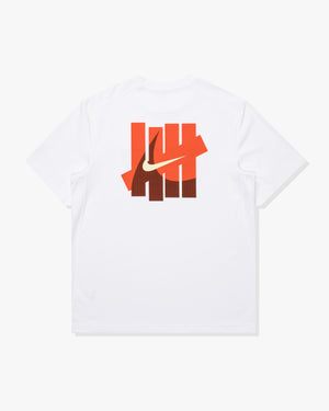 UACTP X NIKE NRG PRIMARY SS TOP - WHITE – Undefeated