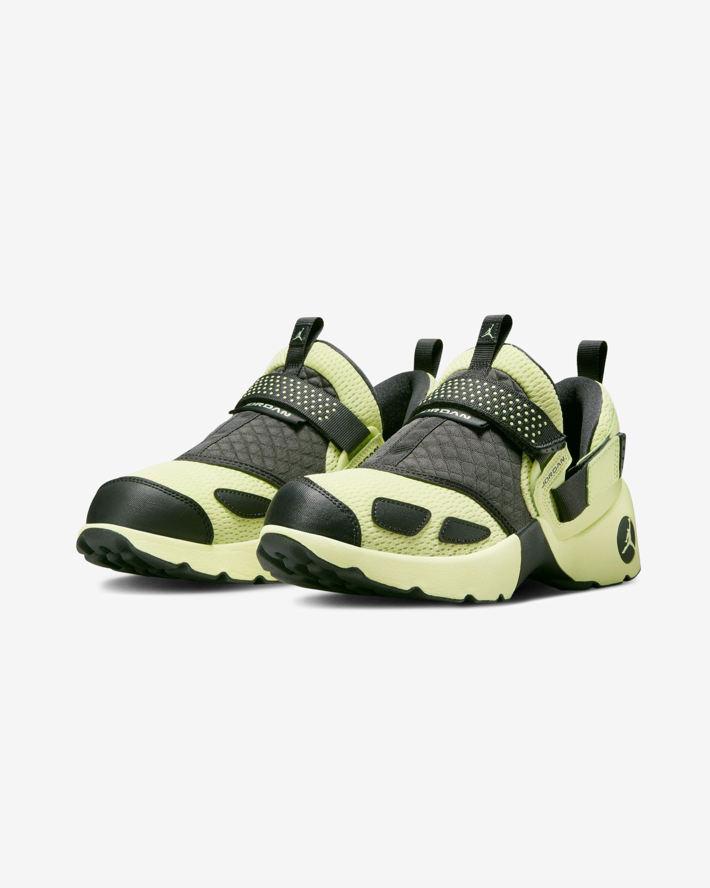 JORDAN WOMEN'S TRUNNER LX - LUMINOUSGREEN