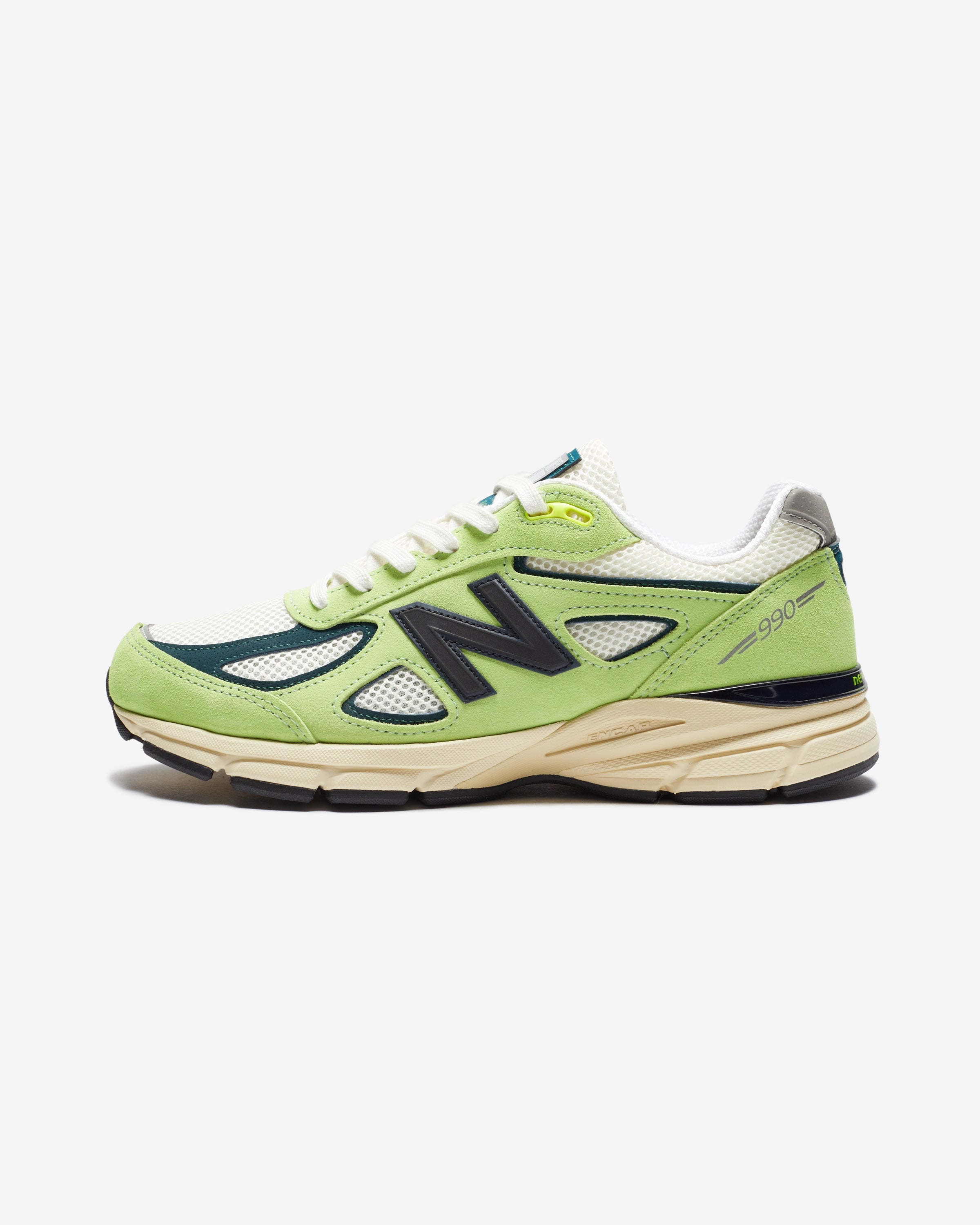 NEW BALANCE 990 v4 - HI-LITE