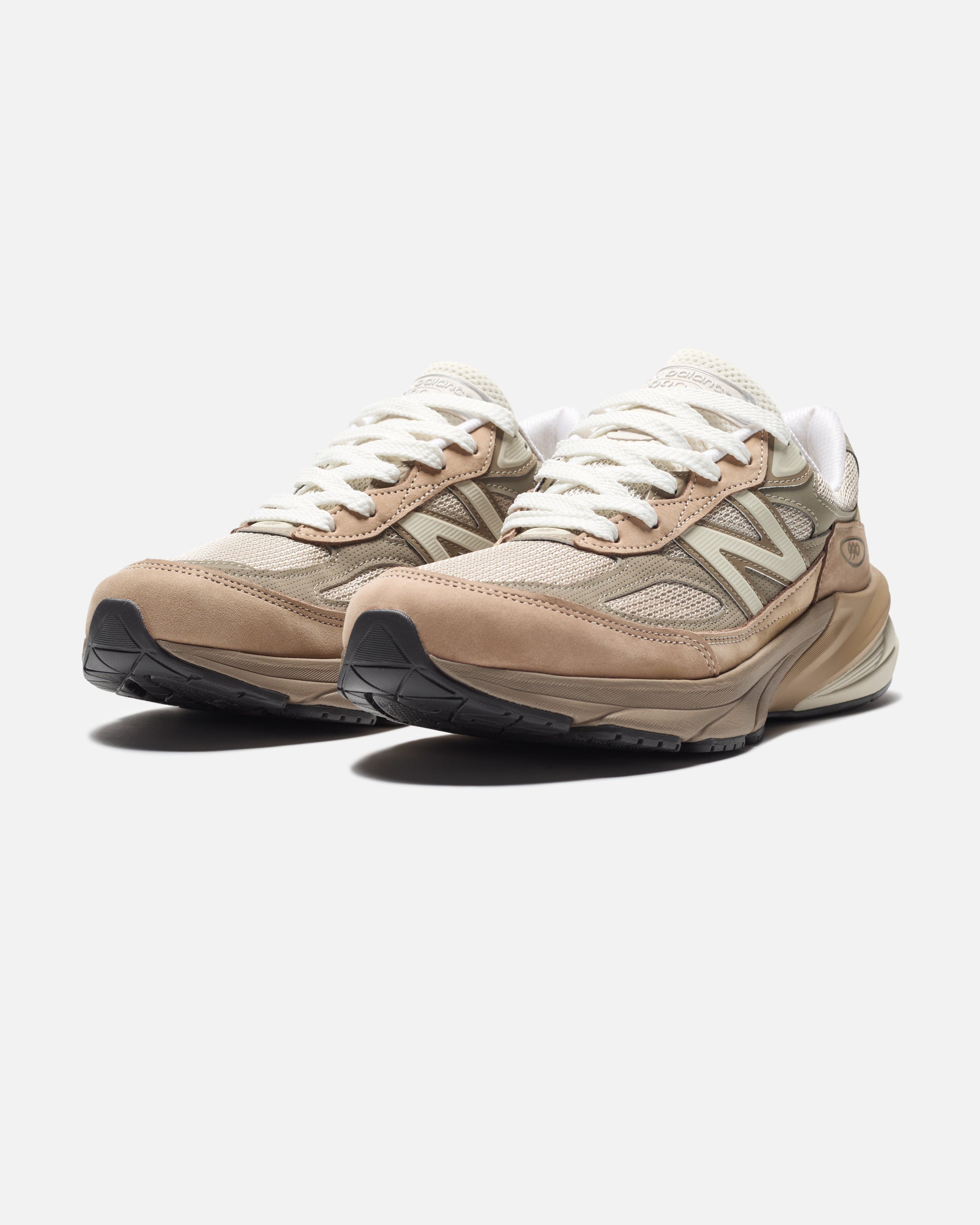NEW BALANCE 990 v6 