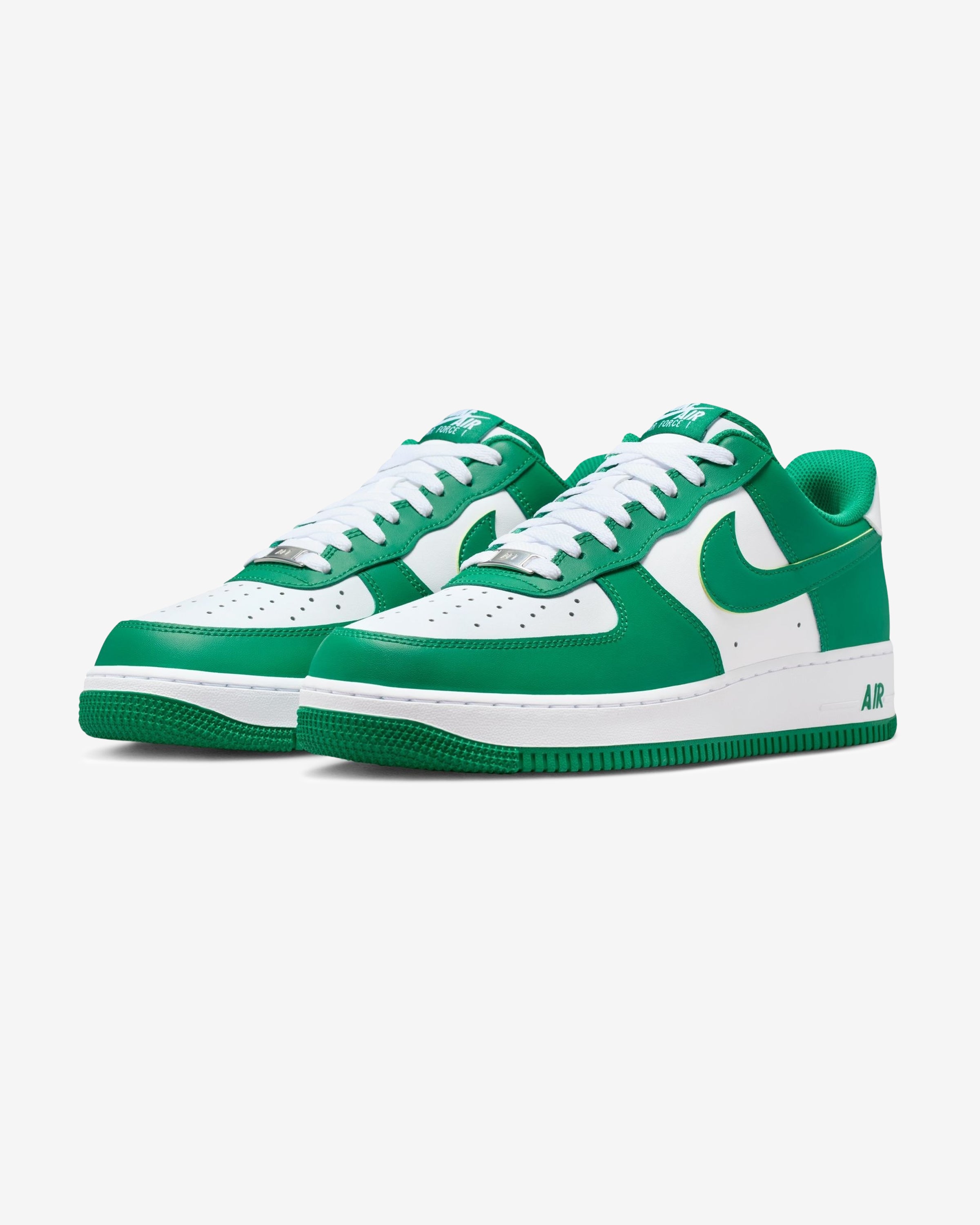 Nike Air Force 1 07ホワイト/グリーン スニーカー 27.5 NIKE AIR FORCE 1 '07 - WHITE/ MALACHITE/ WHITE – Undefeated