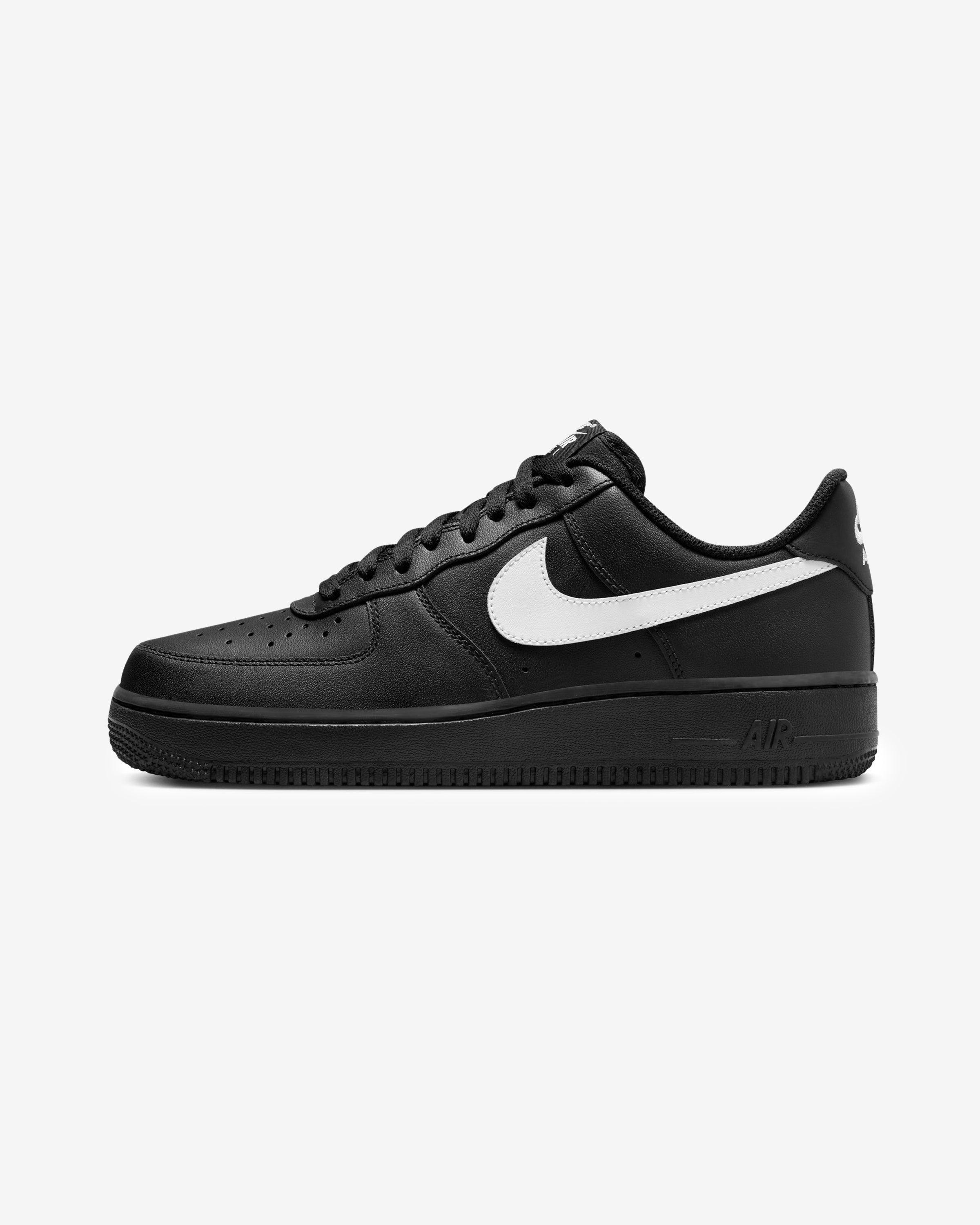 NIKE AIR FORCE 1 '07 - BLACK/ WHITE