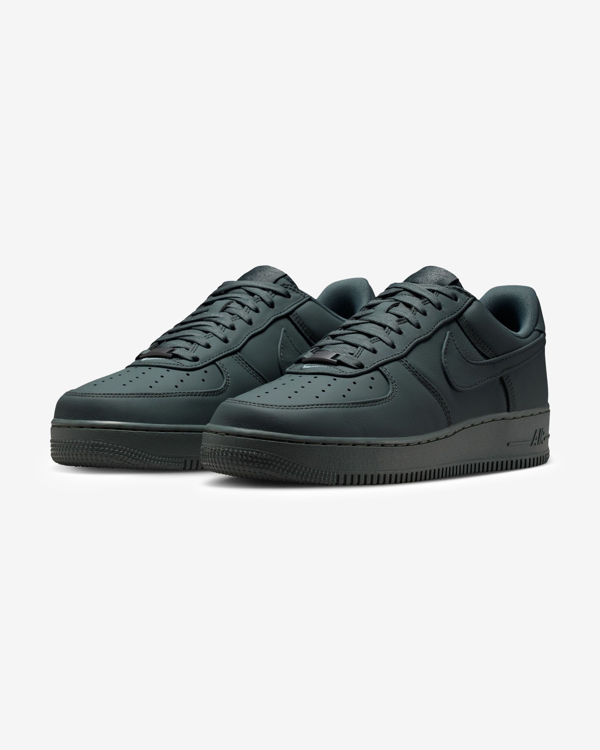 NIKE AIR FORCE 1 LOW RETRO PREMIUM - BOMBERGREY