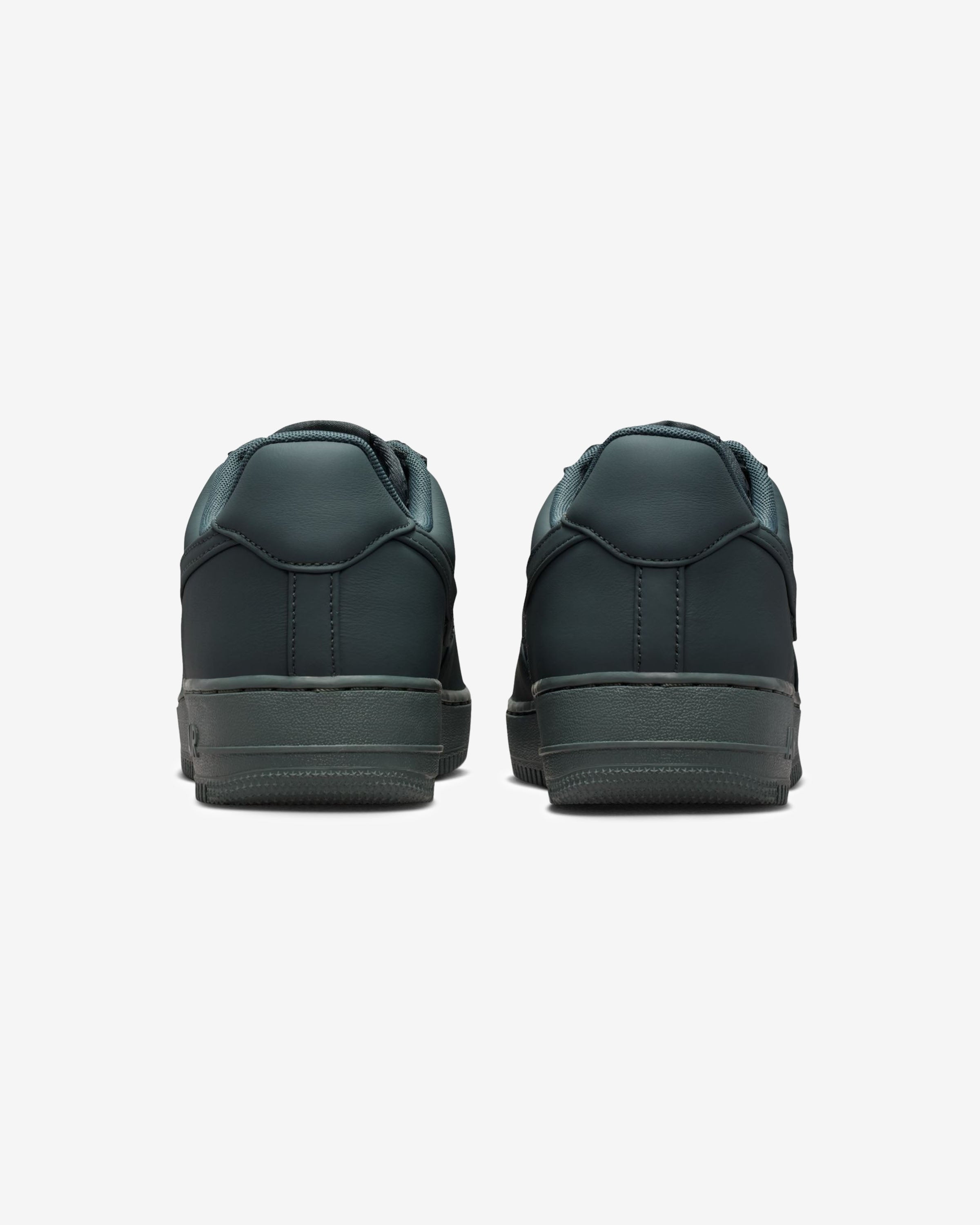 NIKE AIR FORCE 1 LOW RETRO PREMIUM - BOMBERGREY