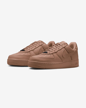 NIKE AIR FORCE 1 LOW RETRO PREMIUM - VACHETTATAN – Undefeated NIKE AIR FORCE 1 LOW RETRO PREMIUM - VACHETTATAN – Undefeated