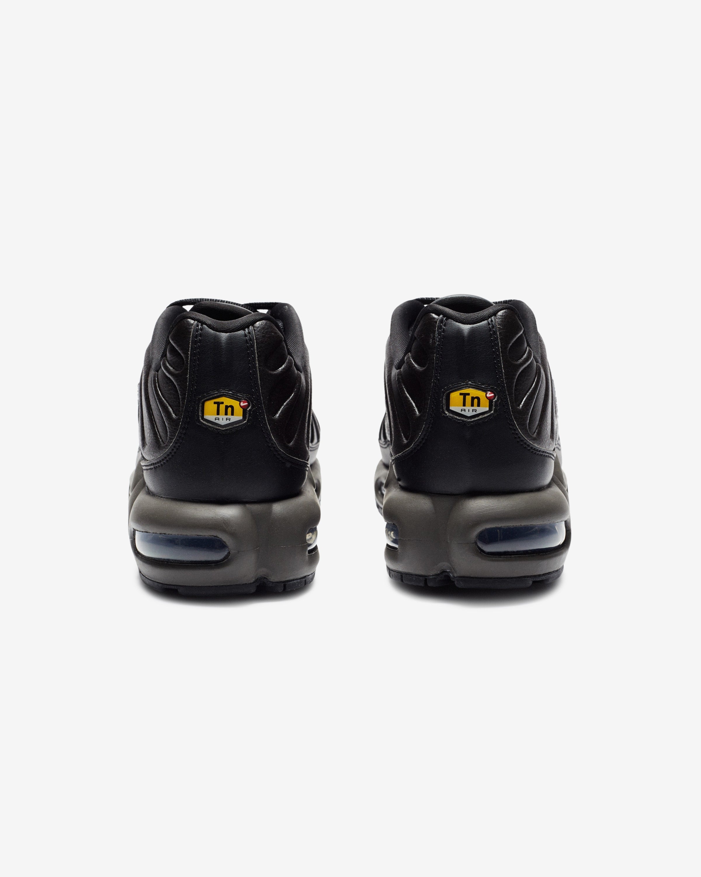 NIKE AIR MAX PLUS PREMIUM BLACKTEA PETRABROWN Undefeated