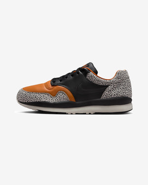 NIKE AIR SAFARI - BLACK/ MONARCH/ LTIRONORE