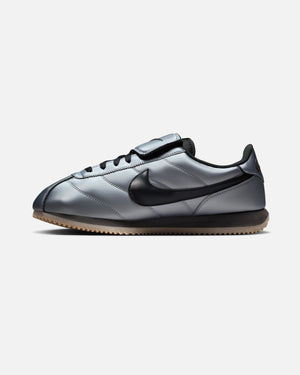 NIKE CORTEZ SE - MTLCCOOLGREY/ BLACK