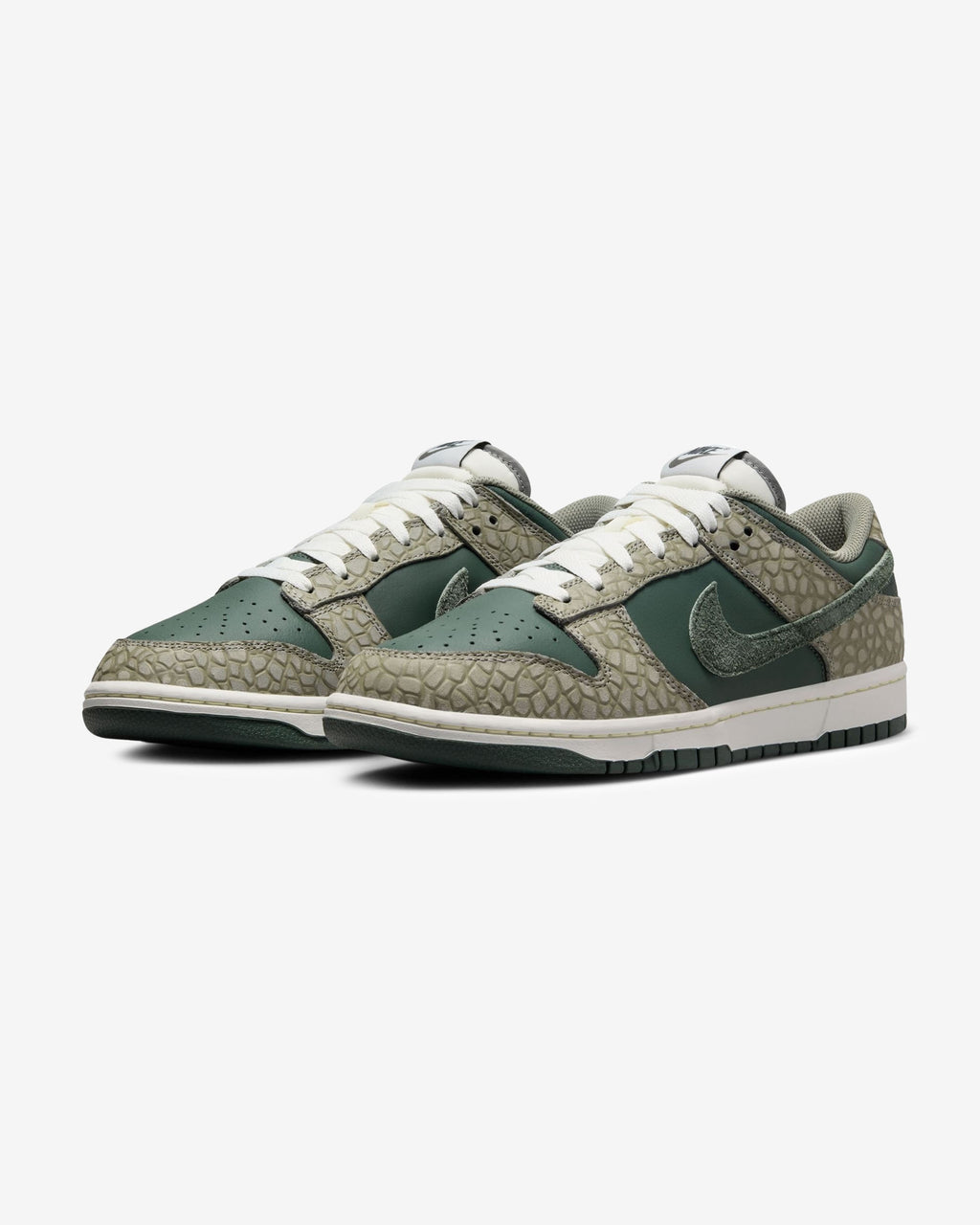 Nice Bunks Nike Dunks β Undefeated
