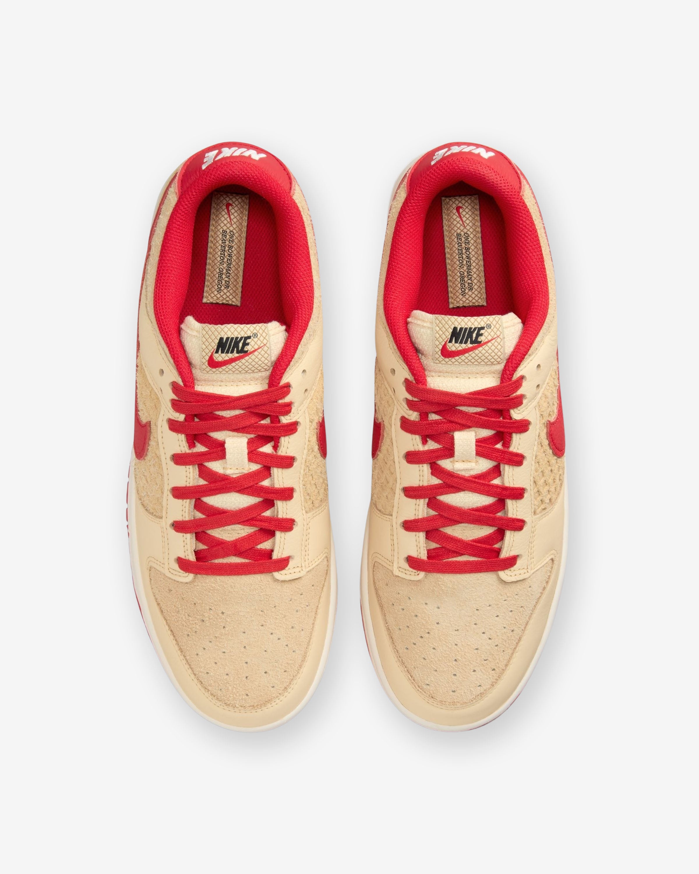 NIKE DUNK LOW RETRO SE - PALEVANILLA/ UNIVERSITYRED