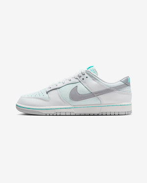 NIKE DUNK LOW RETRO SE - SUMMITWHITE/ METALLICSILVER