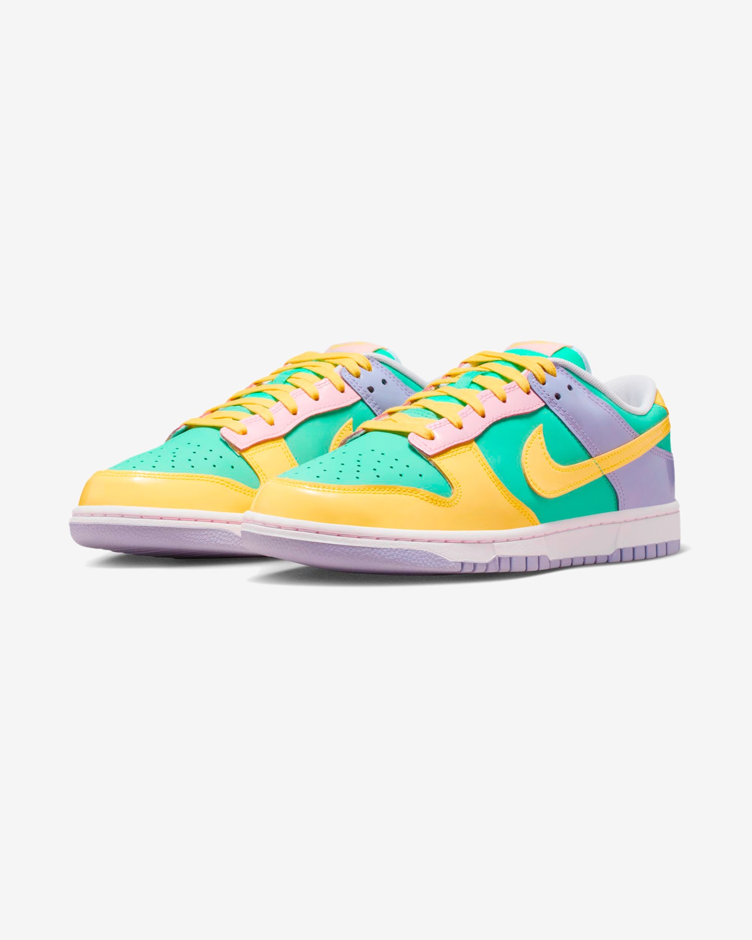 Nike Dunks – Undefeated