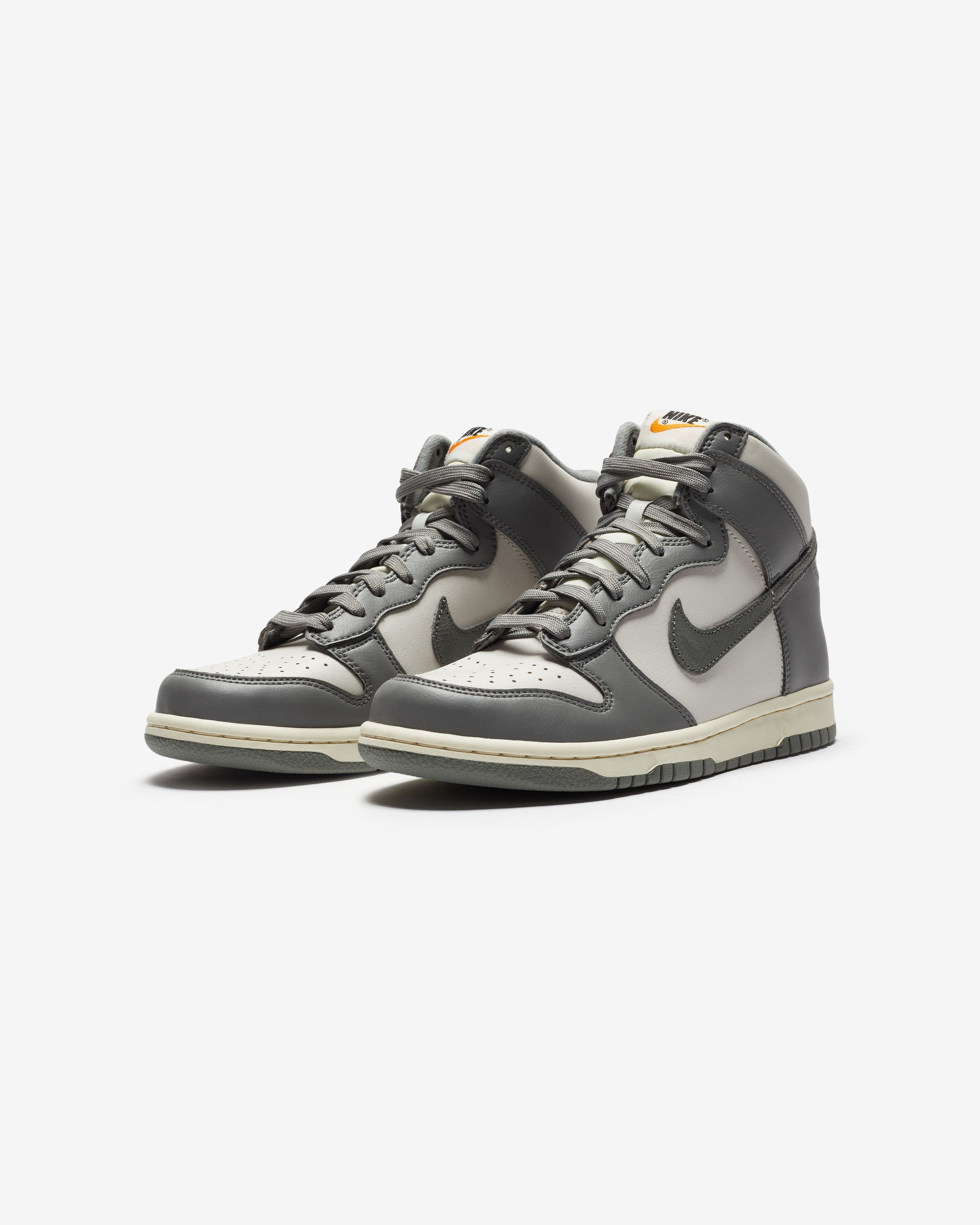 NIKE GS DUNK HIGH SE - LIGHTBONE/ TUMBLEDGREY/ COCONUTMILK