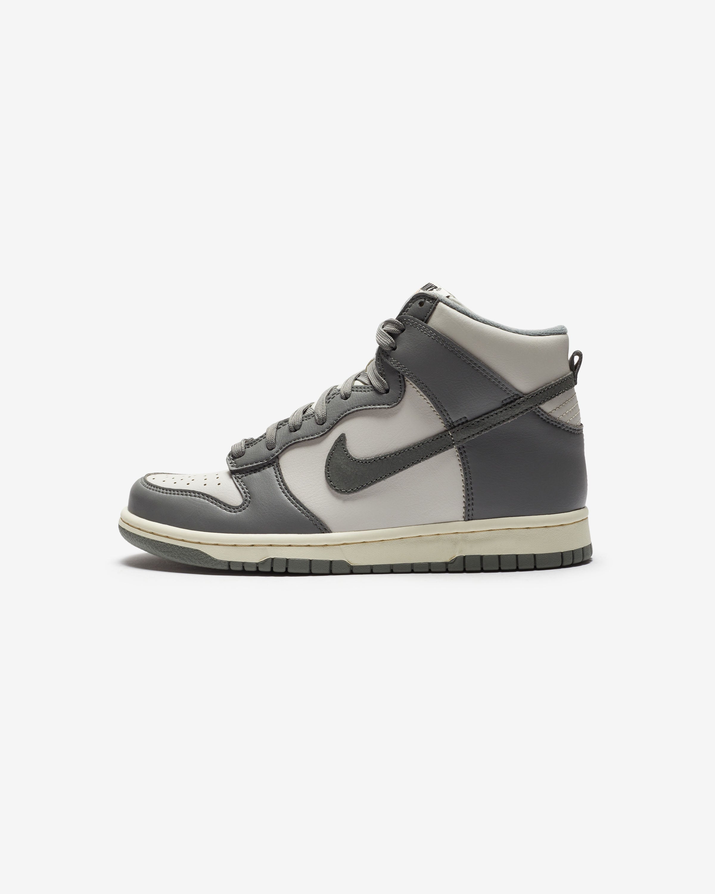 NIKE GS DUNK HIGH SE - LIGHTBONE/ TUMBLEDGREY/ COCONUTMILK