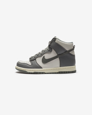 NIKE GS DUNK HIGH SE - LIGHTBONE/ TUMBLEDGREY/ COCONUTMILK