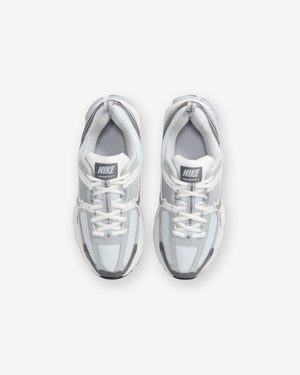 NIKE GS VOMERO 5 - PUREPLATINUM/ METALLICSILVER