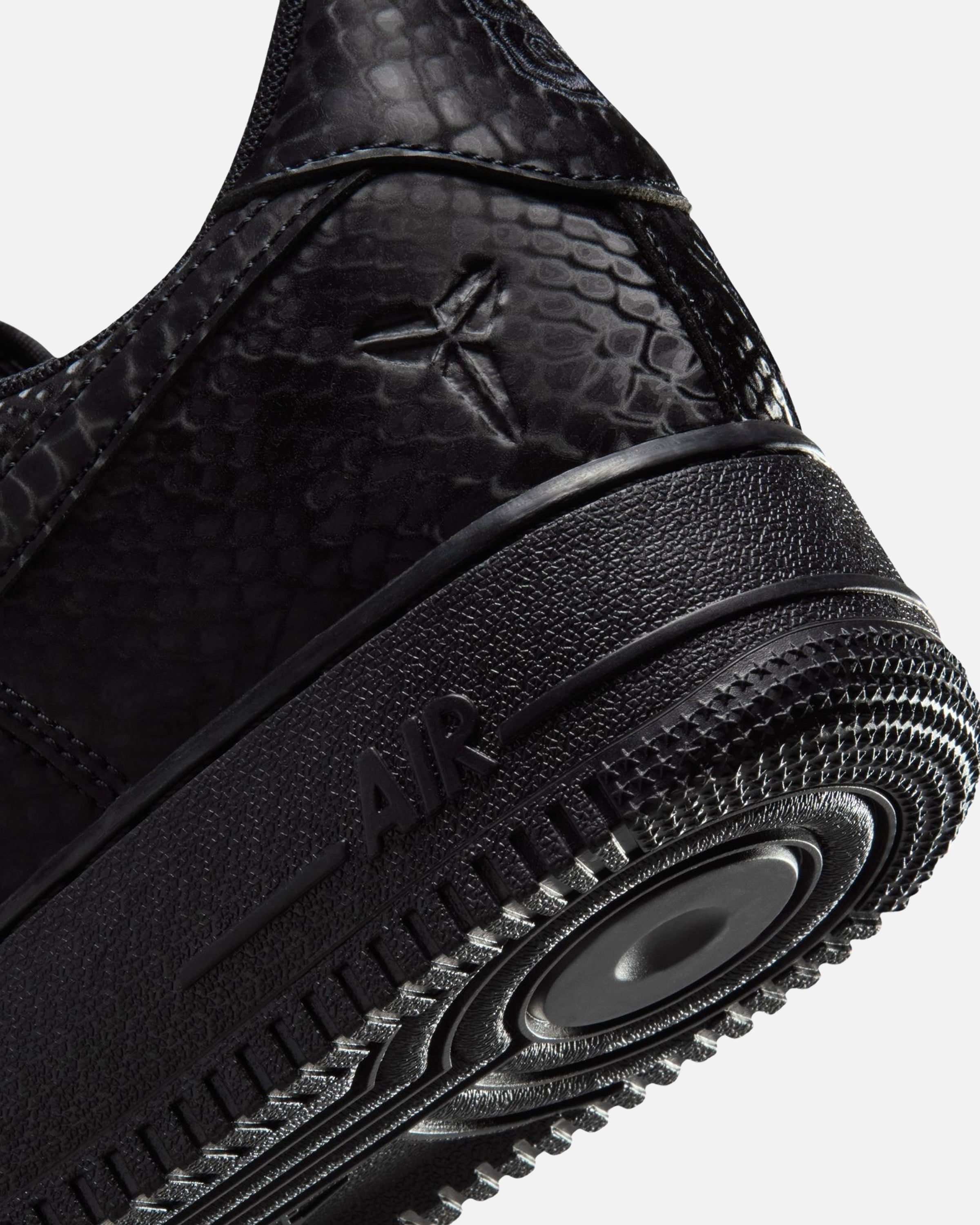 NIKE X KOBE BRYANT AIR FORCE 1 LOW - BLACK