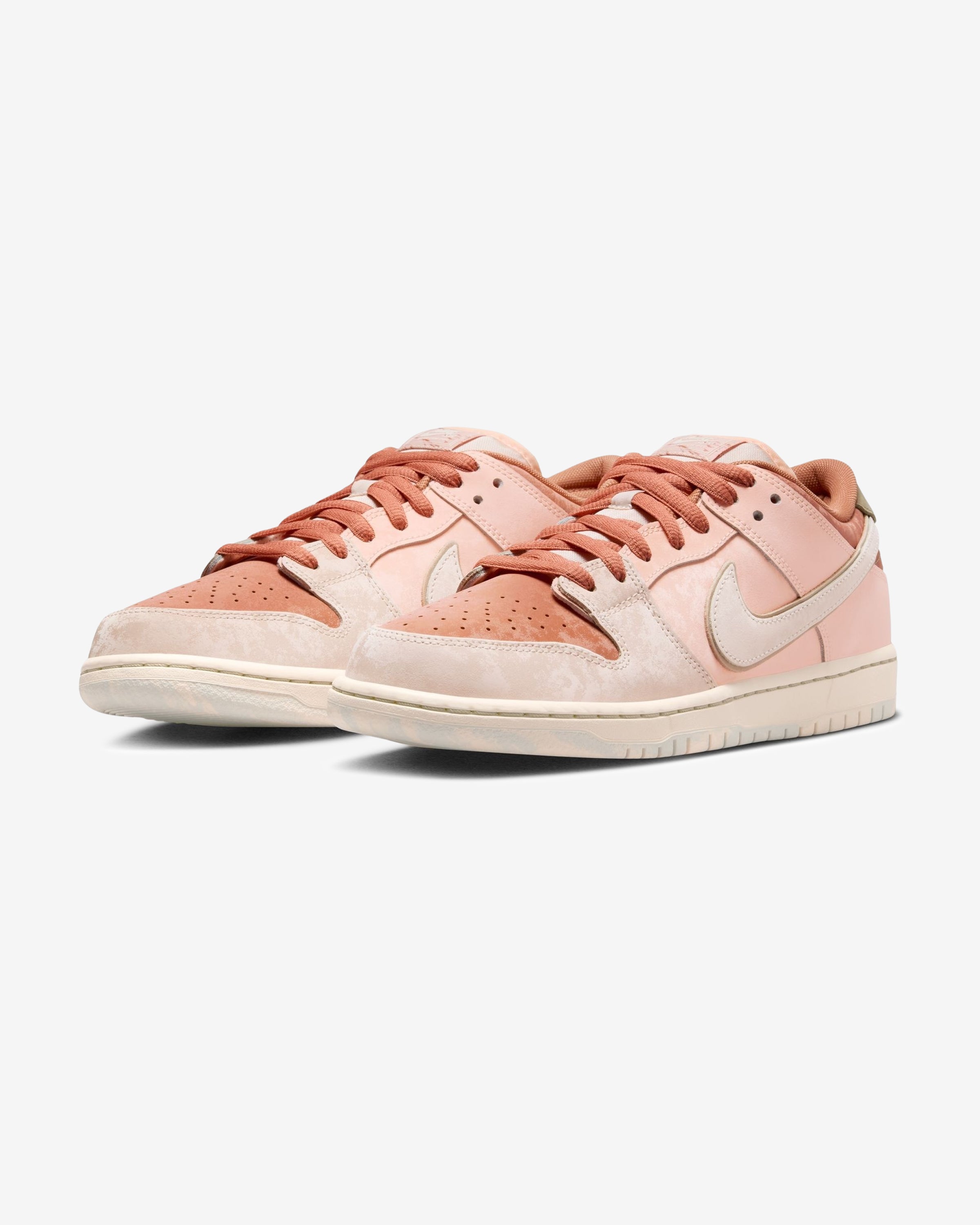 NIKE SB DUNK LOW PREMIUM AMBERBROWN GUAVAICE Undefeated