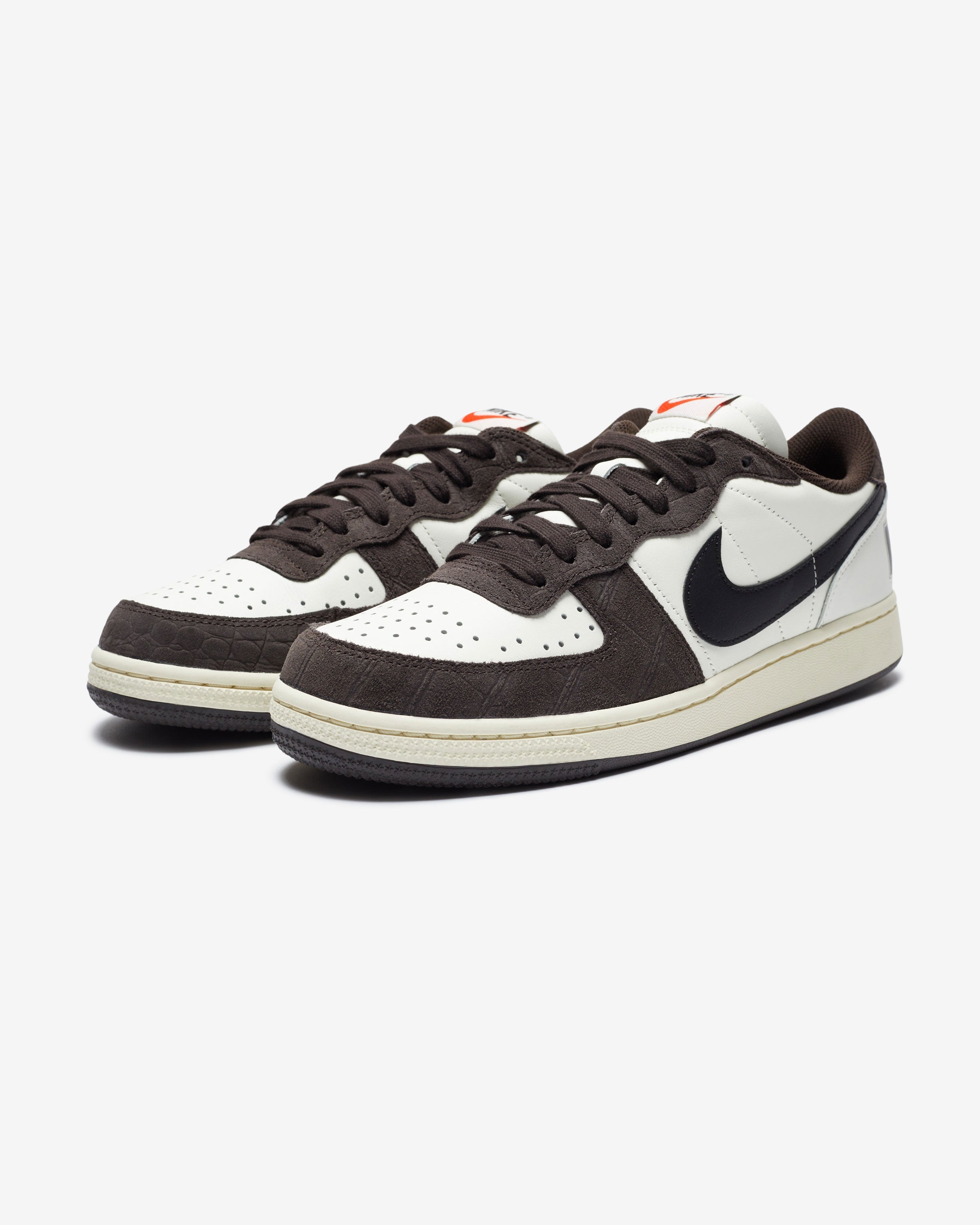 好評販売中 NIKE TERMINATER LOW Brazil メンズ