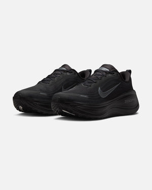 NIKE VOMERO PLUS 新品未使用　黒　ブラック NIKE VOMERO PLUS - BLACK/ DKSMOKEGREY – Undefeated