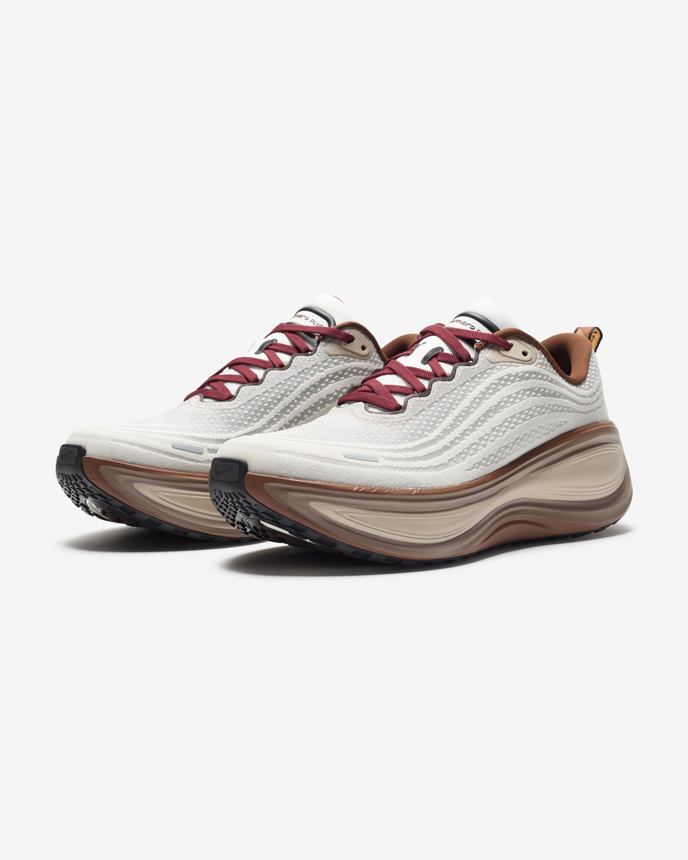 NIKE VOMERO PLUS - SAIL/ PECAN/ CALDERABROWN