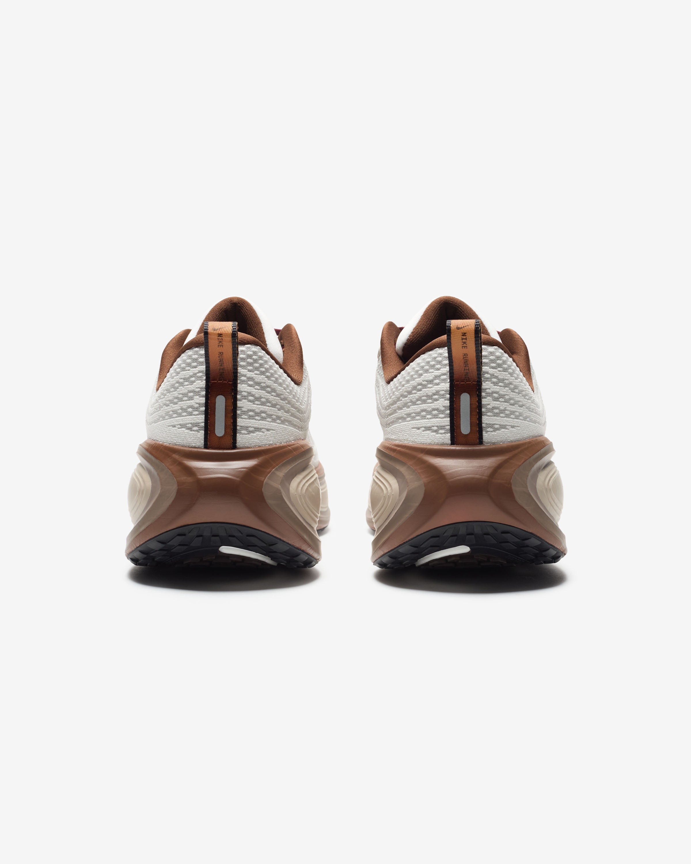 NIKE VOMERO PLUS - SAIL/ PECAN/ CALDERABROWN