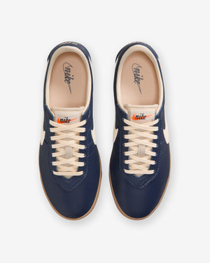 NIKE WMNS ASTROGRABBER LEATHER - MIDNIGHTNAVY/ MUSLIN – Undefeated