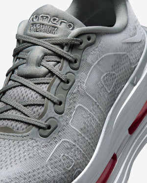 NIKE WMNS VOMERO PREMIUM - GEYSER GREY/ METALLIC SILVER – Undefeated