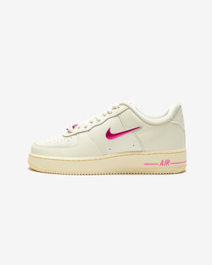 NIKE WOMEN'S AIR FORCE 1 '07 SE - COCONUTMILK/ PLAYFULPINK