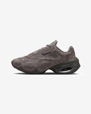 NIKE WOMEN'S AIR MAX MUSE - CAVESTONE