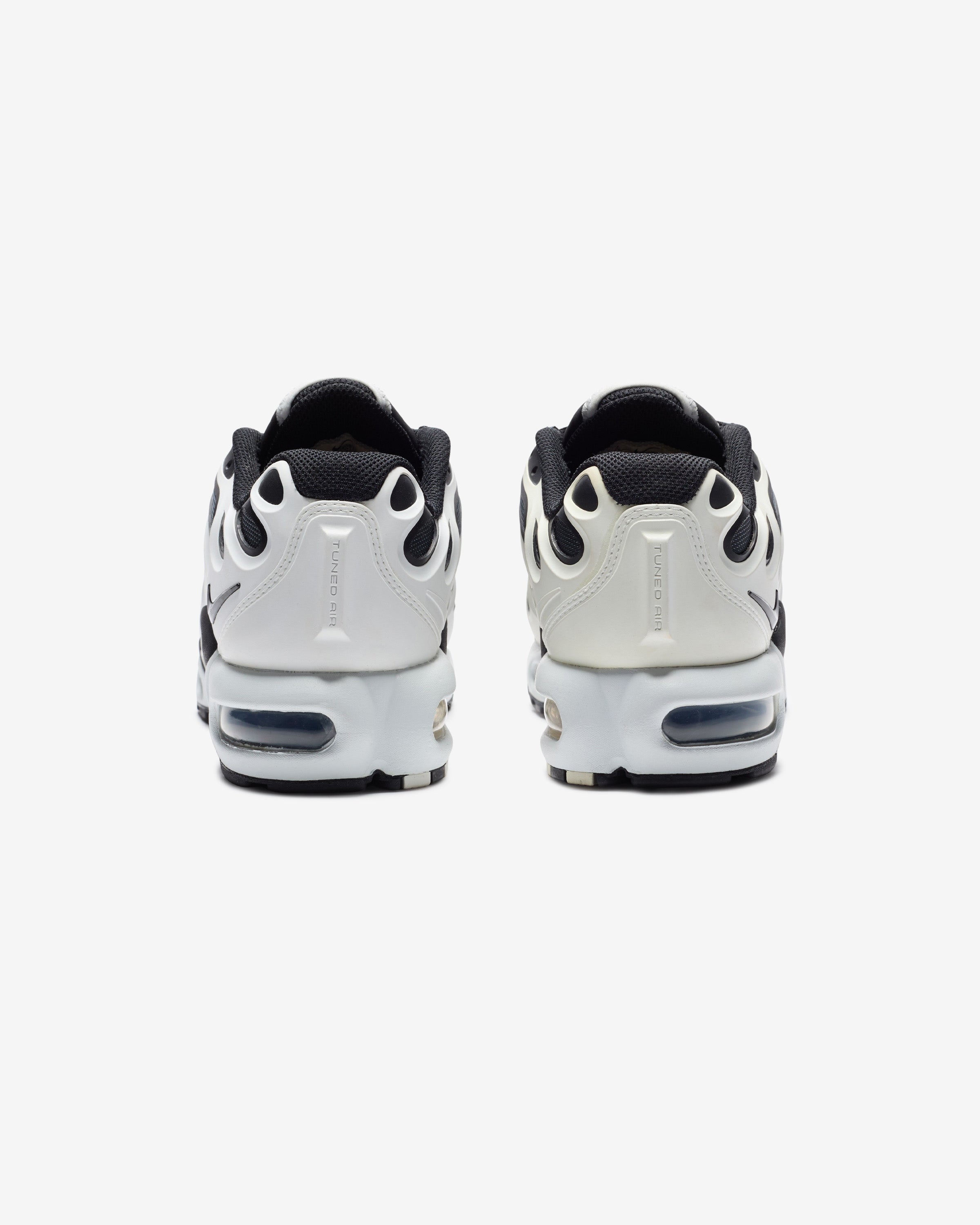 NIKE WOMEN'S AIR MAX PLUS DRIFT - SUMMITWHITE/ BLACK