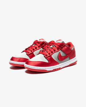 NIKE WOMEN'S DUNK LOW - MEDIUMGREY/ VARSITYRED