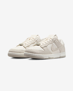 NIKE WOMEN'S DUNK LOW PRM - PHANTOM/ PHOTONDUST