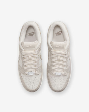 NIKE WOMEN'S DUNK LOW PRM - PHANTOM/ PHOTONDUST