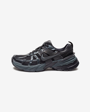 NIKE WOMEN'S V2K RUN - BLACK/ DKSMOKEGREY