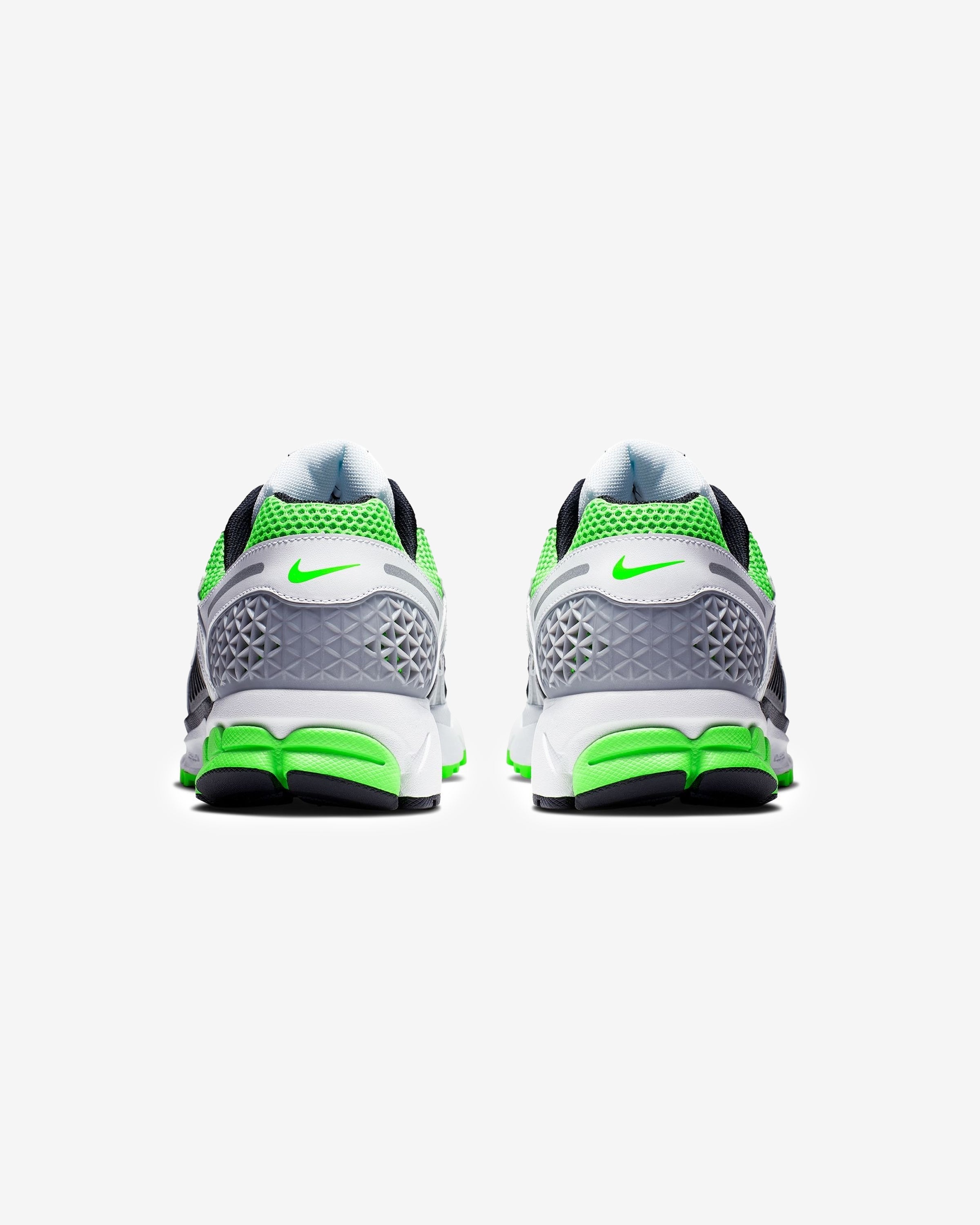 NIKE ZOOM VOMERO 5 SE - ELECTRICGREEN/ BLACK/ WHITE/ SAIL