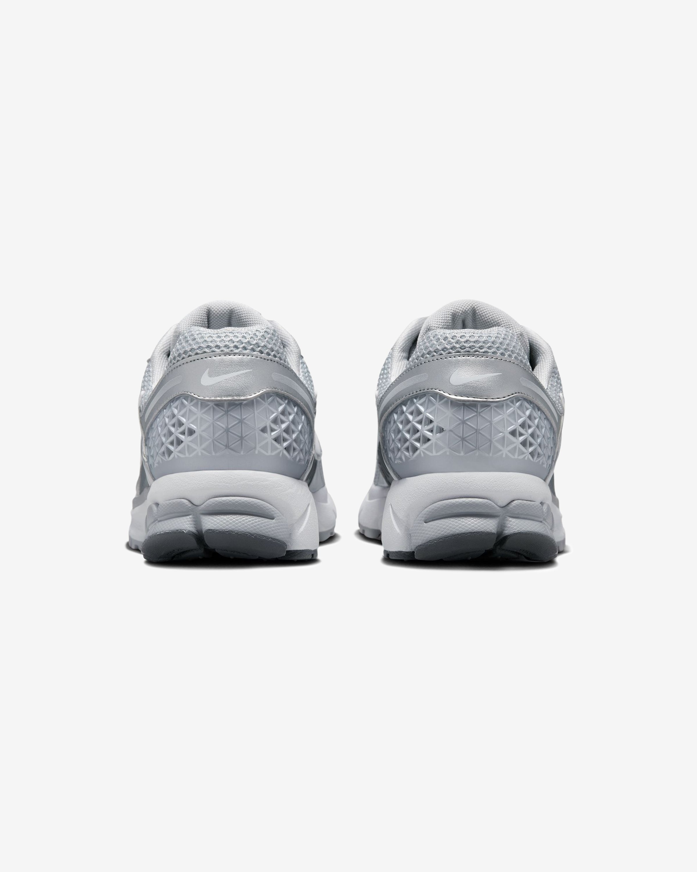 NIKE ZOOM VOMERO 5 - WOLFGREY/ WHITE/ METALLICSILVER