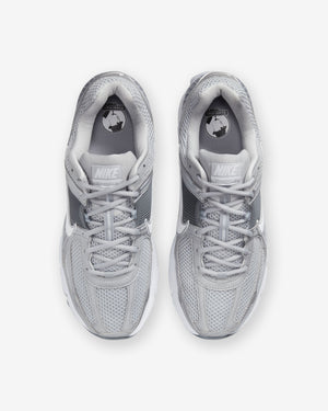 NIKE ZOOM VOMERO 5 - WOLFGREY/ WHITE/ METALLICSILVER