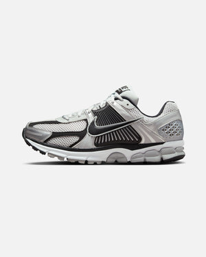 NIKE ZOOM VOMERO 5 - METALLICSILVER/ BLACK