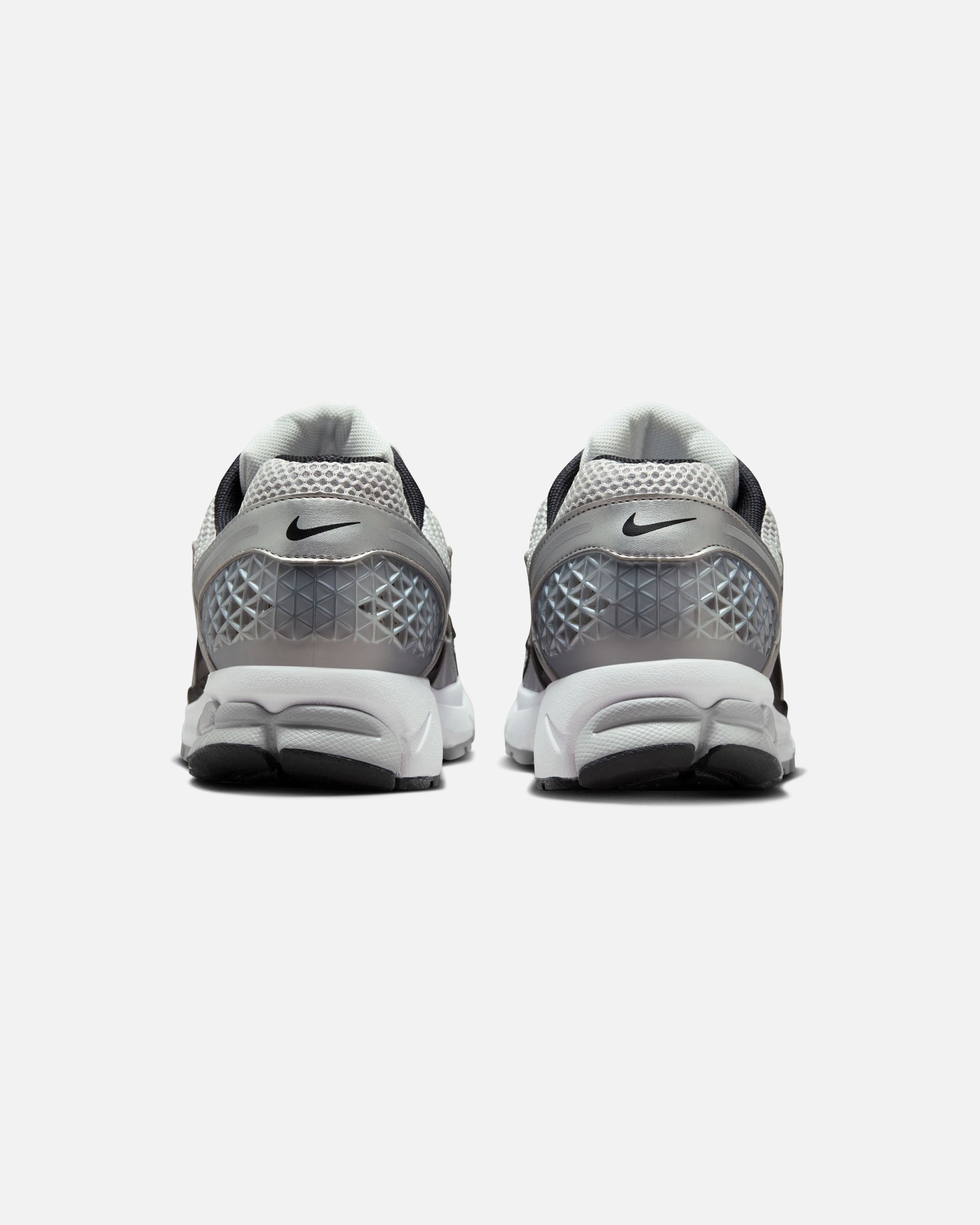 NIKE ZOOM VOMERO 5 - METALLICSILVER/ BLACK