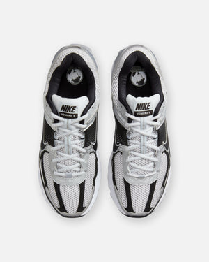 NIKE ZOOM VOMERO 5 - METALLICSILVER/ BLACK